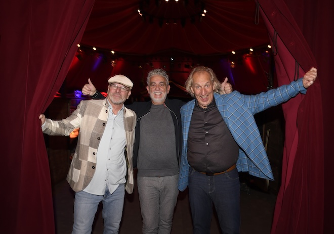 Richard Matthes mit Spitzenkoch Mario Gamba und Sven Pawlitschko luden zur Premiere ins neue Dinner-Theater HULLIS Spiegelzelt. Fotocredit: Michael Tinnefeld für HULLIS
