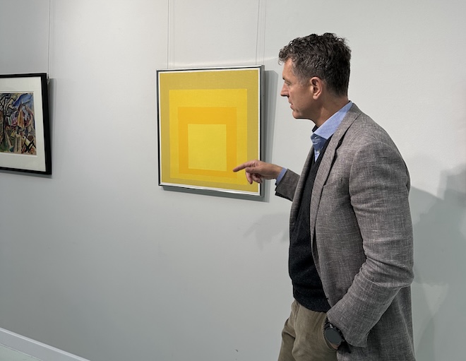 Ein persönlicher Favorit von Robert Ketterer: Josef Albers, Homage to the Square: Tenacious, 1969. Die Farbkomposition zählt zu den bedeutendsten der Nachkriegsmoderne. Schätzpreis: € 300.000–400.000.