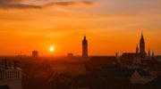 Der Tod der Kessler‑Zwillinge und Münchens Debatte über die begleitete Sterbehilfe Sonnenuntergang-Skyline-Muenchen