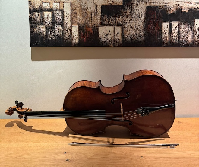 Beim nächsten Hauskonzert der Musiktage am Starnberger See im Frühjahr 2026 wird ein Steinway & Sons Flügel den Klangraum übernehmen.Bis dahin klingt das Cello weiter nach.