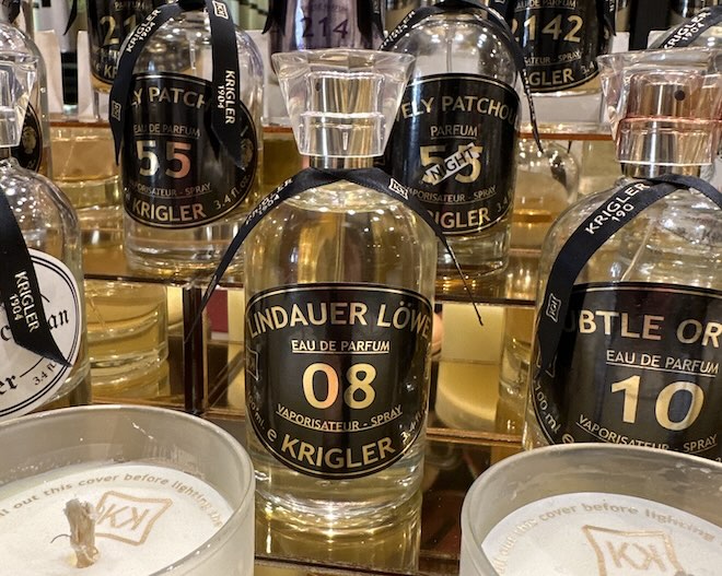 Im Hotel Vier Jahreszeiten in der Maximilianstraße gibt es eine ganz besondere Parfümerie. Krigler als Duftmarke hat den 1. Duft namens MÜNCHEN kreiert!