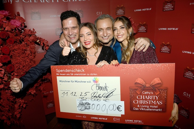 Daniel Döscher, Nina Anhan, Max Schlereth (Inhaber Living Hotels, Gastgeber) mit Charity Christmas Gastgeberin Hummels Cathy. Fotocredit: Michael Tinneld, API