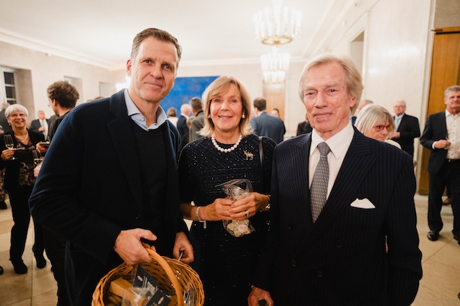 Oliver Bierhof, Leopold Prinz von Bayern mit Ursula Prinzessin von Bayern beim 30. Advents-Benefizkonzert. Foto: Jens Hartmann/BMW