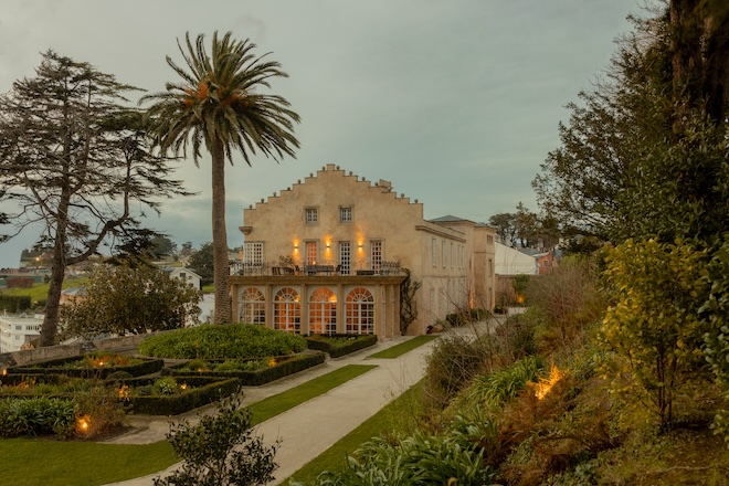 Son Vell, Menorca – Das erste Boutique-Hotel der Vestige Collection öffnete 2023 seine Tore und steht seither für stilvolle Gastlichkeit, zeitloses Design und den achtsamen Umgang mit Geschichte.