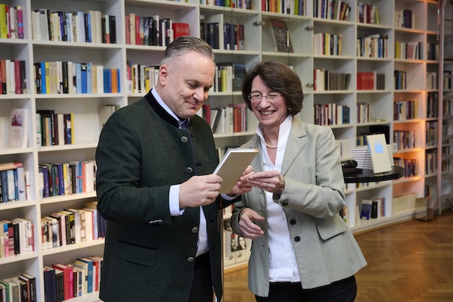 Dr. Christian Scharpf, Referent für Arbeit und Wirtschaft, Landeshauptstadt München und Michaela Pichlbauer, Vorständin der Rid Stiftung