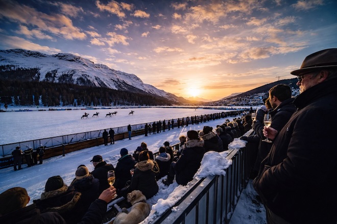Der Snow Polo World Cup St. Moritz findet vom 23. bis 25. Januar 2026 statt und gilt als weltweit einziges High-Goal-Poloturnier auf Schnee. Die Nachfrage nach Tickets ist bereits im Vorfeld aussergewöhnlich hoch. Das internationale Teilnehmerfeld unterstreicht den sportlichen Anspruch des Turniers.