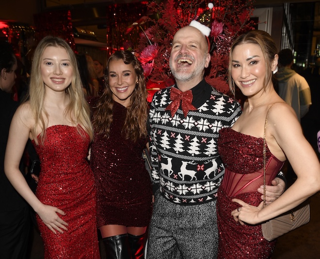 Wenn Glitzer auf gestrickte Rentiere trifft: Die Gäste bei Cathy’s Christmas Charity bewiesen, dass Stil auch mit Humor funktioniert.