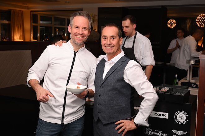 Eine besondere Aufmerksamkeit erhielt das „Gericht des Jahres 2026“: Hans Häge vom Restaurant HOCHZWEI (Gasthof zum Bad, Langenau) wurde für sein „Vitello Tonnato 2.0 Asia Style“ ausgezeichnet – eine moderne Interpretation klassischer Küche, wie sie exemplarisch für den Anspruch des Formats steht.