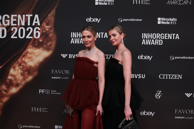 Für doppeltes Funkeln sorgten die Meise-Twins Nina und Julia Meise - ebenfalls mit Kreationen von Hans D. Krieger im Gesamtwert von rund einer halben Million Euro. Fotocredit: Getty Images -