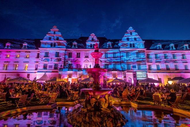 Das schönste Outdoor-Restaurant von Regensburg: Mokuli im Schloss. Fotocredit: Odeons Konzerte