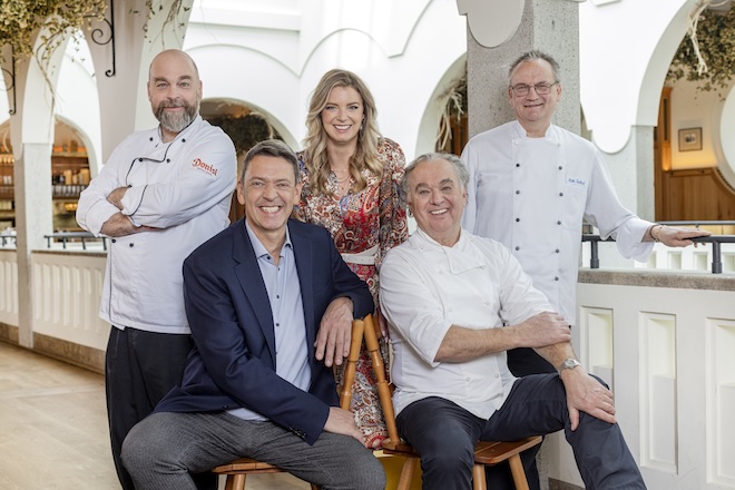 Mit Karl Ederer als Schirmherr und den Küchenchefs Wolfgang Böttinger und Burkard Metz (r.h.) lädt das Donisl mit Gastgeberin Franziska Kohlpaintner und Wirt Peter Reichert renommierte Gastköche nach München.