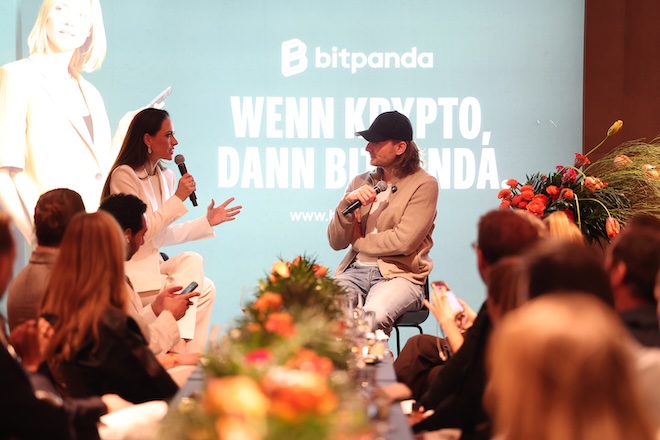Franca Lehfeldt und Bitpanda-Gründer Eric Demuth beim WOT Table x Bitpanda in der Allianz Arena – ein Abend über Unternehmergeist und finanzielle Unabhängigkeit.