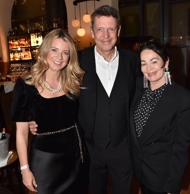 Das hier ist wie Urlaub für den Kopf: Einfach hineinsetzen und genießen“, so die Gastronomin und Oktoberfestwirtin Franziska Kohlpaintner („Donisl“), die mit ihrem Verlobten, dem Gastronom Peter Reichert, kam.