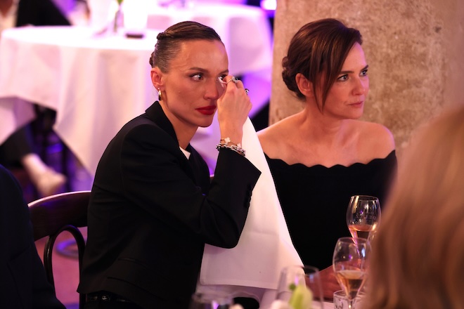 Das Engagement ist für Viky Rader persönlich: Beim Charity-Abend zugunsten der kinderherzen Stiftung München wird der Moment spürbar emotional.Foto: G. S. / PR via Getty Images