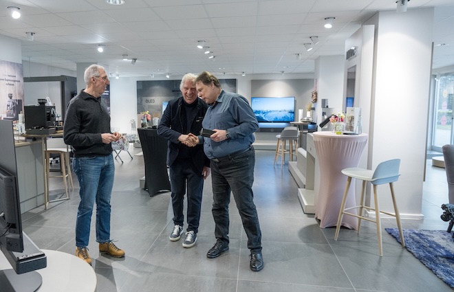 Albert Knoll (Mitte) mit Volker Lange von REVOX (re.) mit Gast. Fotocredit: Enes Kucevic Photography