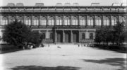 Die Alte Pinakothek neu gesehen: Warum dieses Haus gerade jetzt zählt Ansicht der Alten Pinakothek von Süden, Fotografie von 1938 München, Bayerische Staatsgemäldesammlungen (Fotoarchiv)