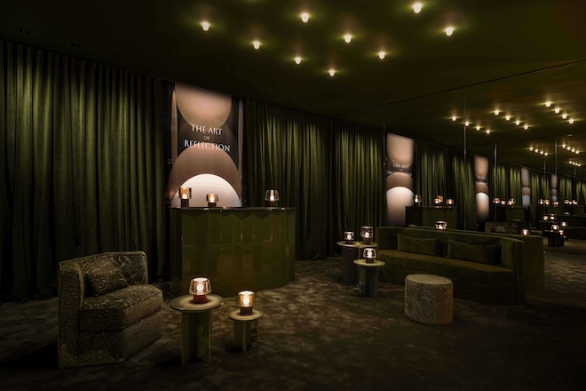 Zur Milan Design Week 2026 zeigt Occhio im Mailänder Store am Corso Monforte mit „The Art of Reflection“ eine aufwendig inszenierte Bühne für die neue Leuchtenserie Era.