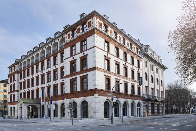 Architektur mit Gedächtnis: Das heutige IHK-Gebäude an der Max-Joseph-Straße 2 wurde 1911 von Gabriel von Seidl für die Kunsthandlung Drey errichtet. © Goran Gajanin / Das Kraftbild / IHK München