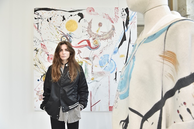 Wearable Art bei LODENFREY: Annina Roescheisen bringt ihre künstlerische Handschrift in eine limitierte Capsule Collection für LOVE JOY VICTORY.