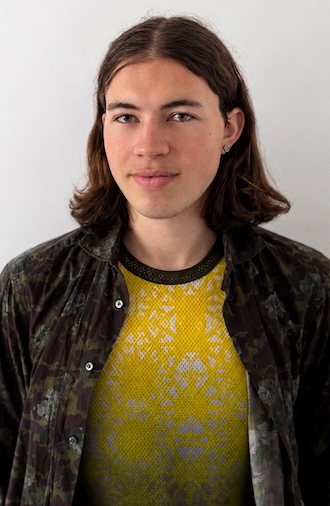 Mit der Lenny Bag entwirft der 22-jährige Modedesignstudent Lenas Roeckl aus der siebten Generation der Familie Roeckl erstmals ein Taschenmodell für das Münchner Traditionsunternehmen.