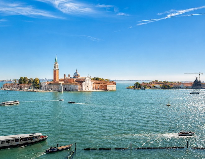 Venedig im Licht der Biennale: Blick auf San Giorgio Maggiore von der Lagune aus.Foto: exklusiv münchen
