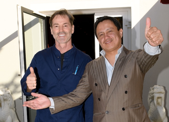 Kulinarisches Führungsduo: Chefkoch Gerhard Gleinser und Geschäftsführer Wilhelm Ketteler prägen das Konzept der neuen Brasserie Chez Mandarin in Grünwald. © Michael Tinnefeld / Agency People Image