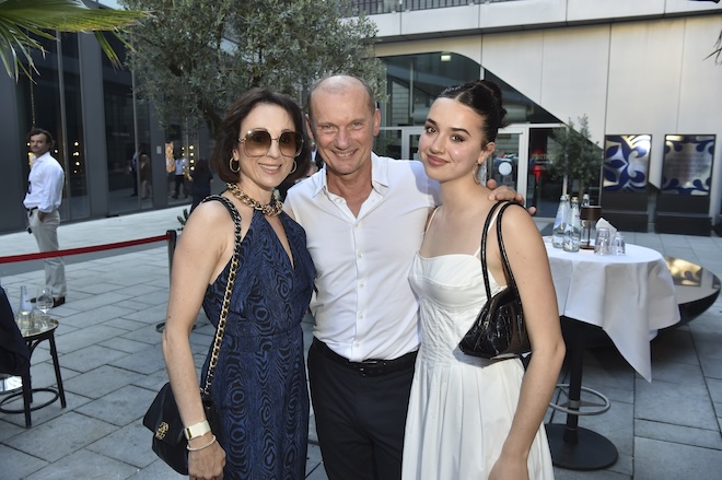 Gastgeber Rudi Kull mit Ehefrau Irina und Tochter Alina beim Brenner Sommerfest 2026 in München