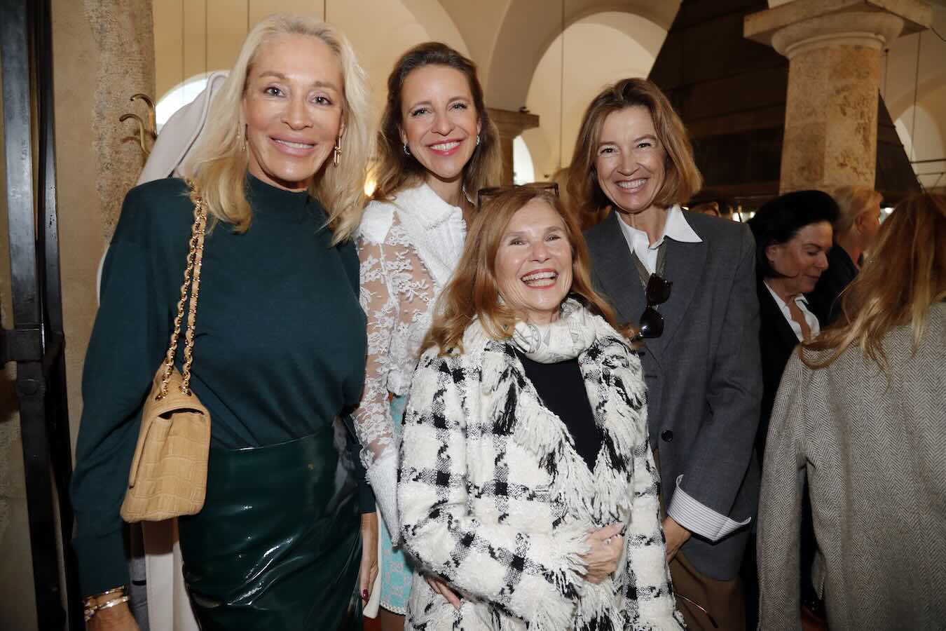 Tatjana Hoffmann, Linda Helen Staudinger, Judith Epstein und Ina Rittweger, von links, beim DKMS Ladies’ Lunch im Brenner in München.