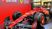 Ferrari x UniCredit: „The Art of Racing“ in Münchens Fünf Höfen Ferrari-Showcar