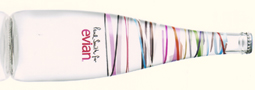 Paul Smith zieht die neue evian-Glasflasche an